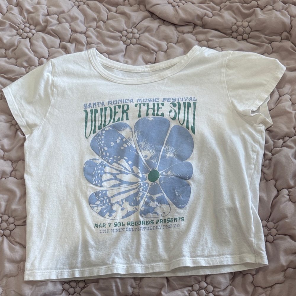 HOLLISTER baby tee size medium